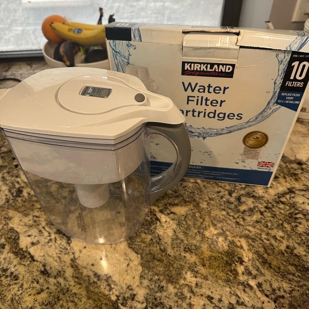 Brita Large Water Filter Pitcher - 10 cup- & 9 Kirkland water filters